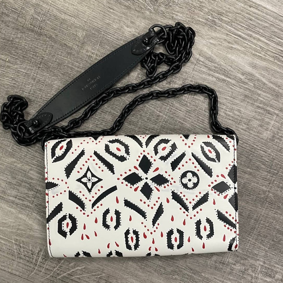 💎✨BEAUTIFUL✨💎 Authentic Twist Chain Louis Vuitton: Timeless Elegance - Picture 7 of 15